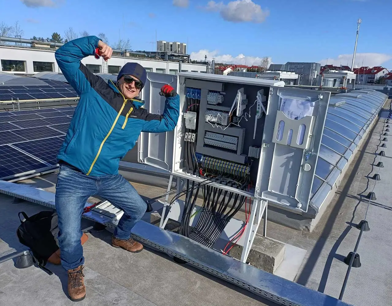 600kW solar power system with microinverters